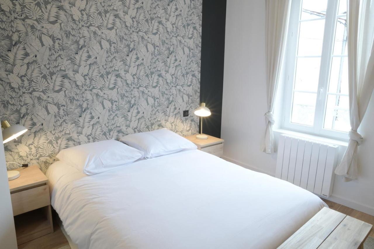 T3 De Charme Situe En Hyper Centre Avec Wifi, Linge, Draps, Savons Et Serviettes Fournis * Cognac